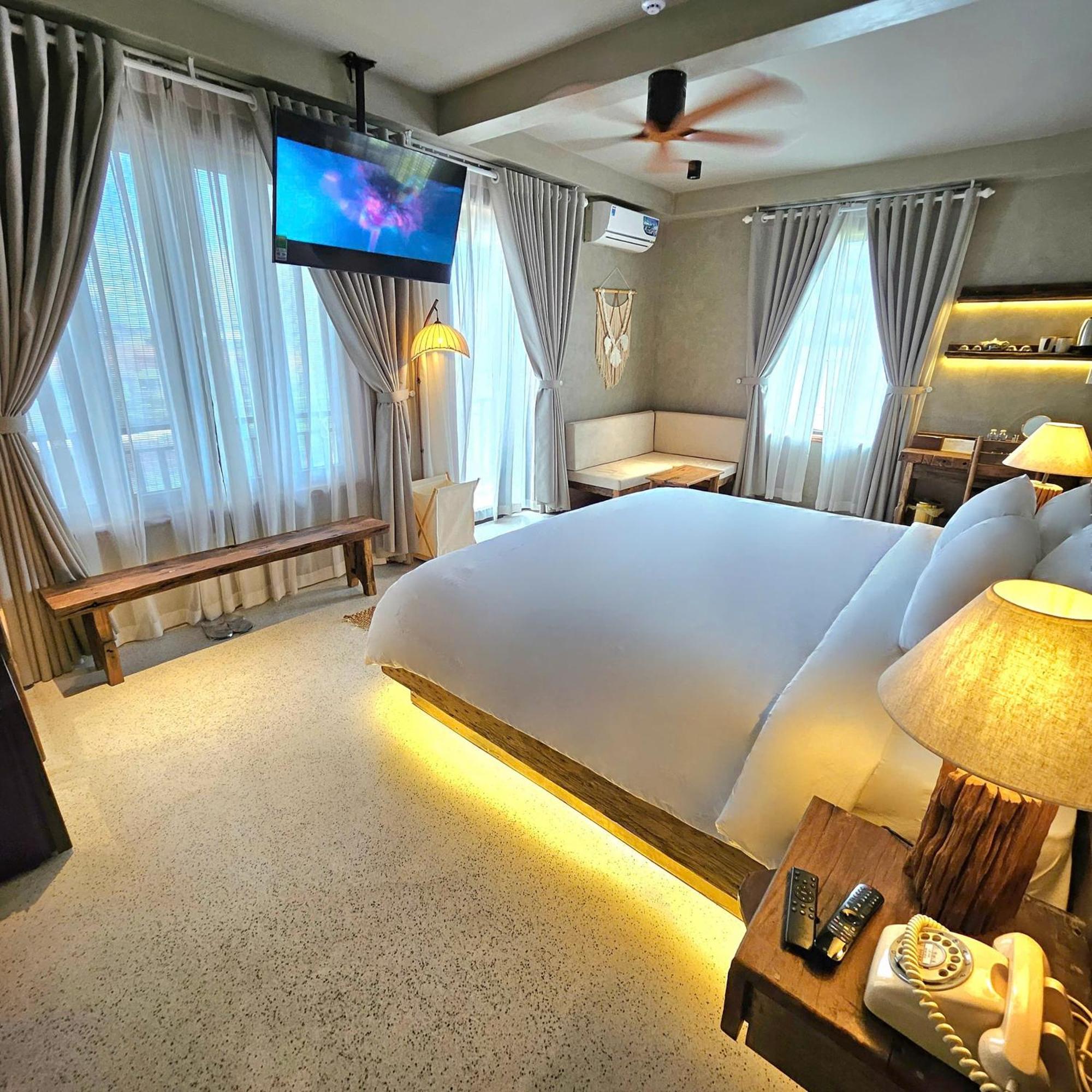 Victory Hotel Hue Esterno foto