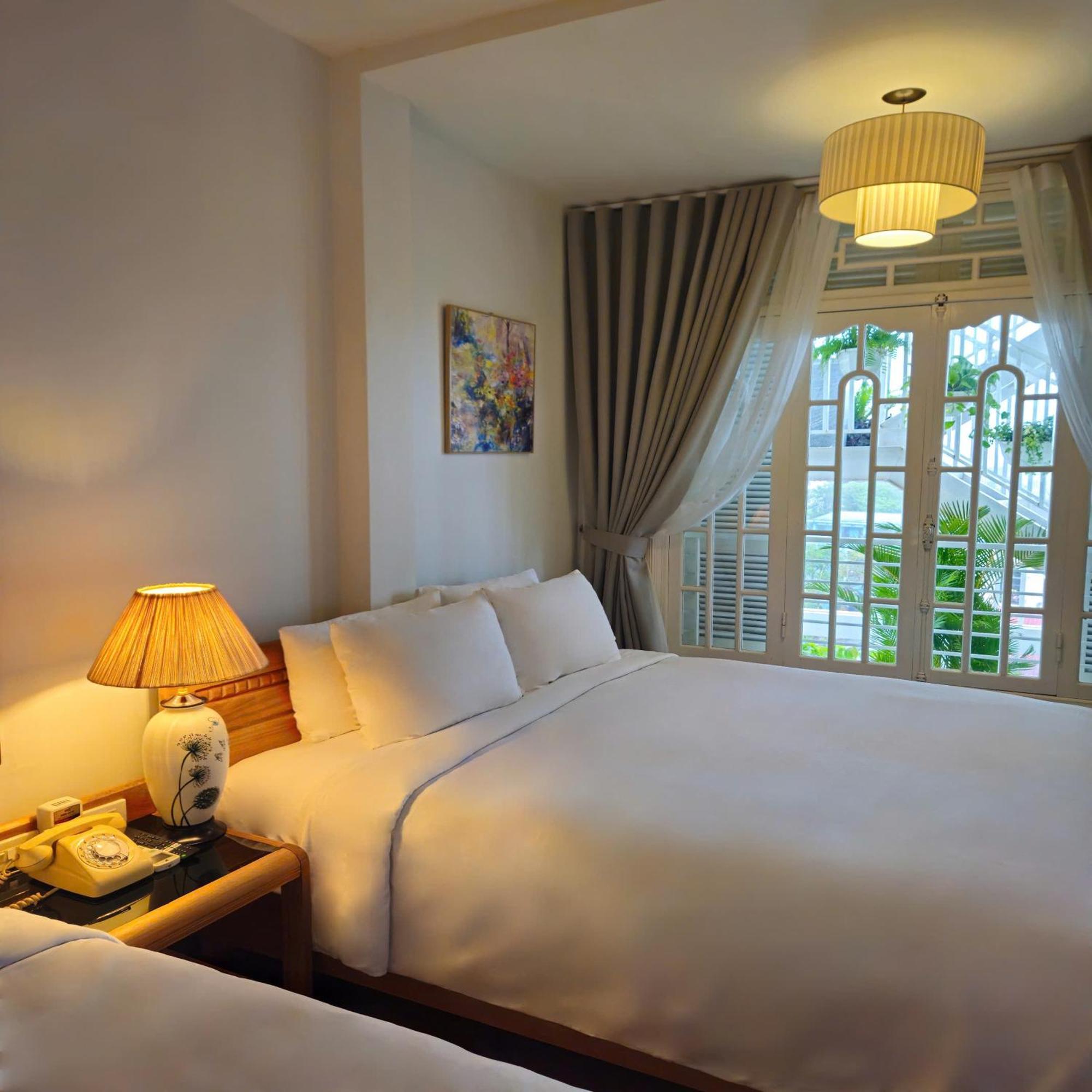 Victory Hotel Hue Esterno foto