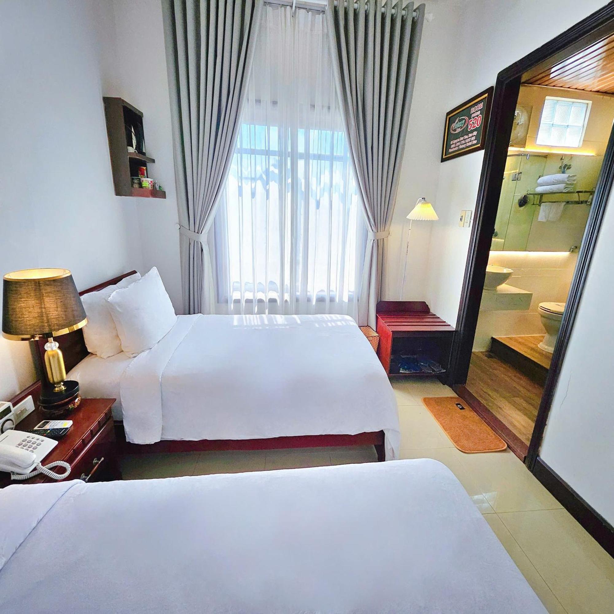 Victory Hotel Hue Esterno foto