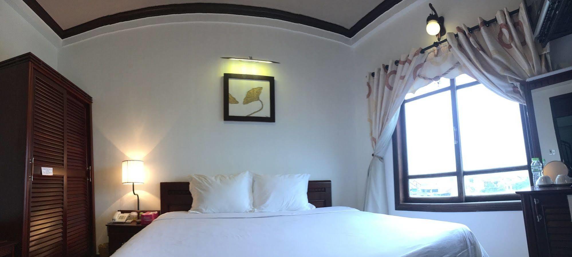 Victory Hotel Hue Esterno foto