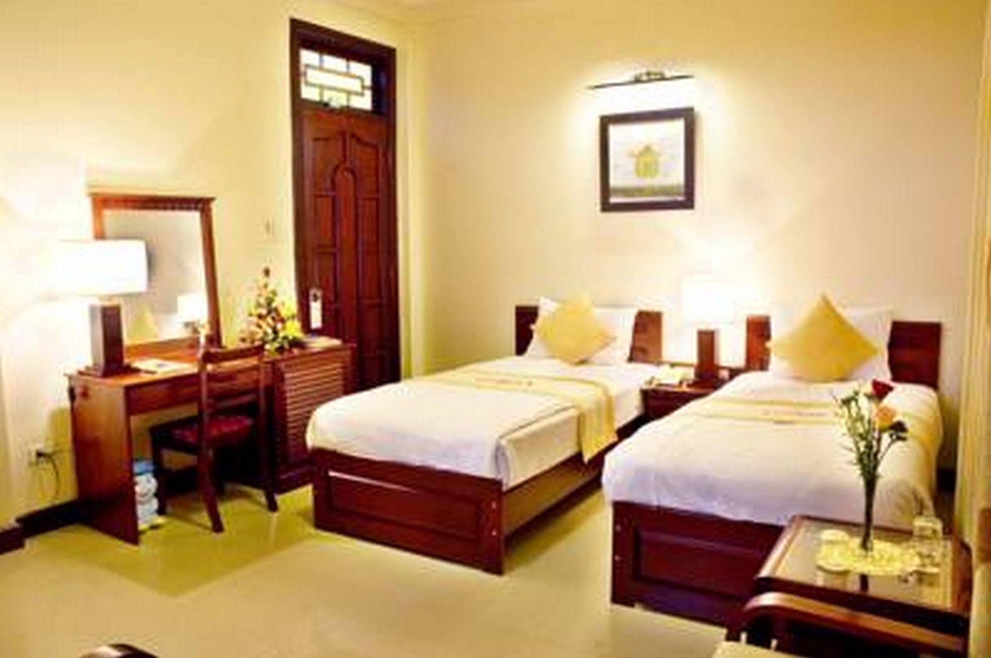 Victory Hotel Hue Esterno foto