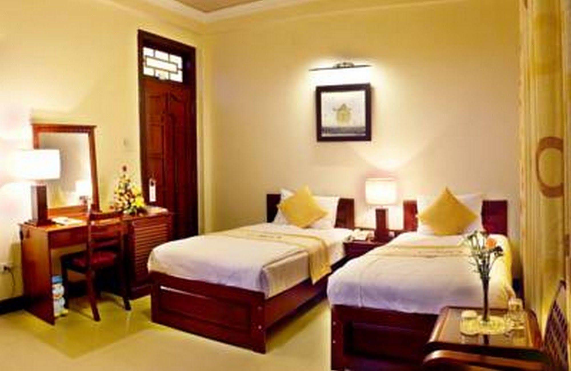 Victory Hotel Hue Esterno foto